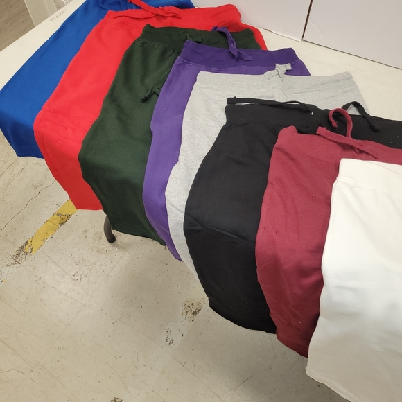 Woman's Capri sweat pants - Picture 2 of 3